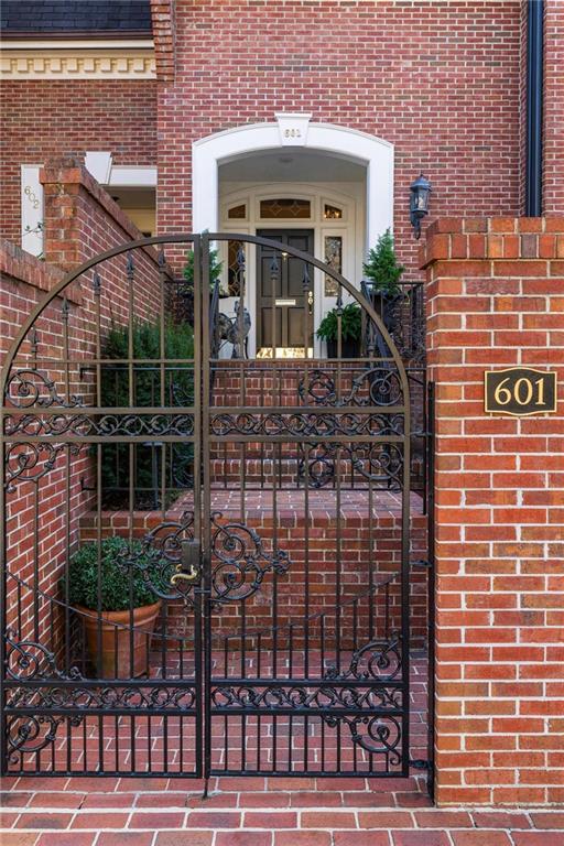 601 Townsend Pl Atlanta, GA 30327