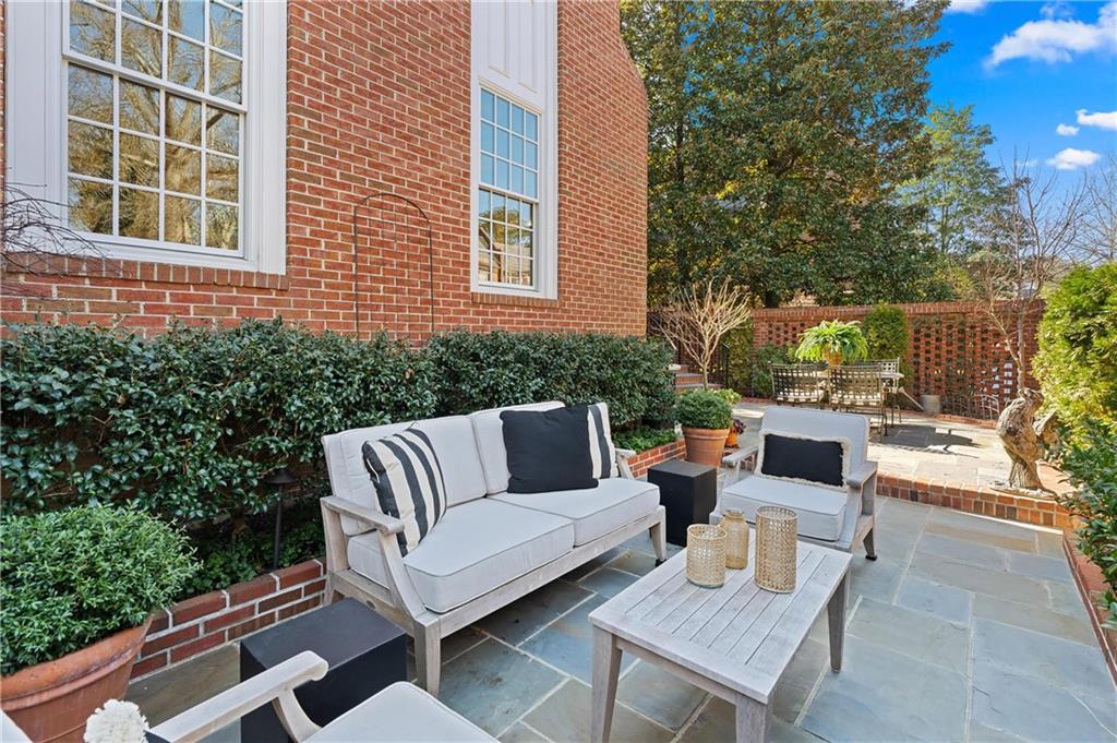 601 Townsend Pl Atlanta, GA 30327