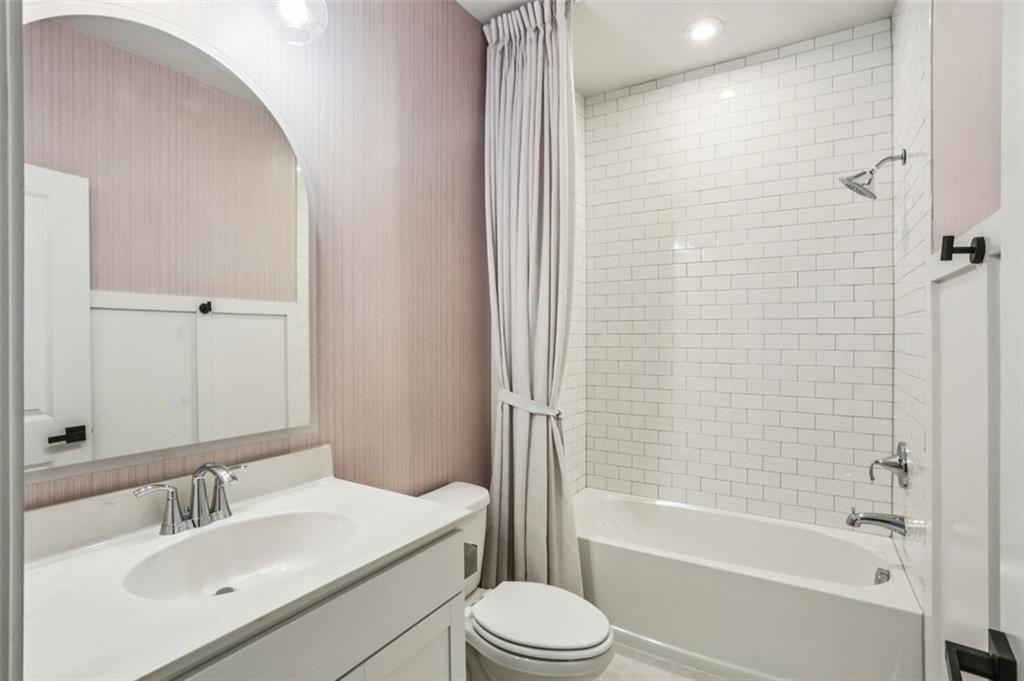 2090 Emmet Park Ln #425 Decatur, GA 30033