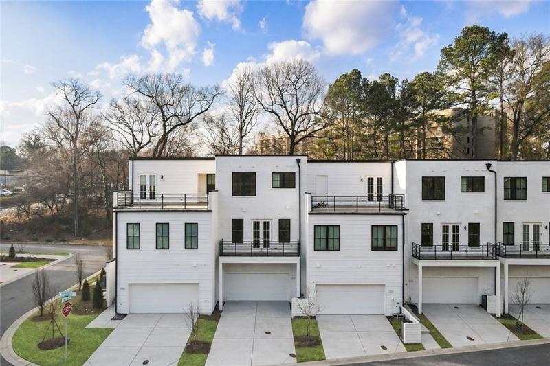 2202 Carlton Ct Atlanta, GA 30318