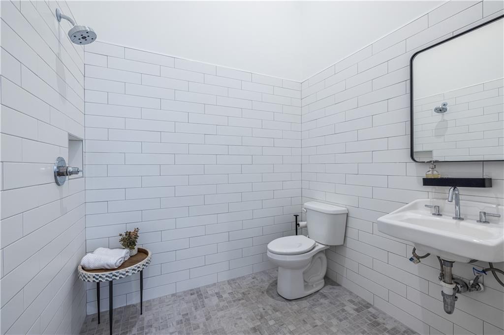 812 W College Ave Decatur, GA 30030