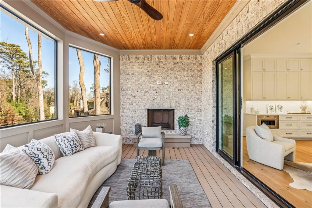 825 Kenry Ct Atlanta, GA 30342