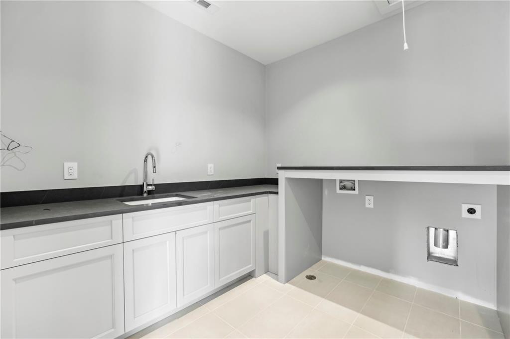 825 Kenry Ct Atlanta, GA 30342