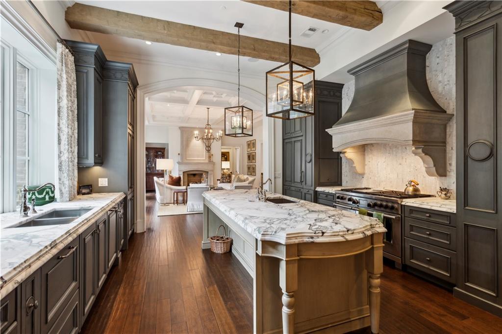 2440 Peachtree Rd #6 Atlanta, GA 30305