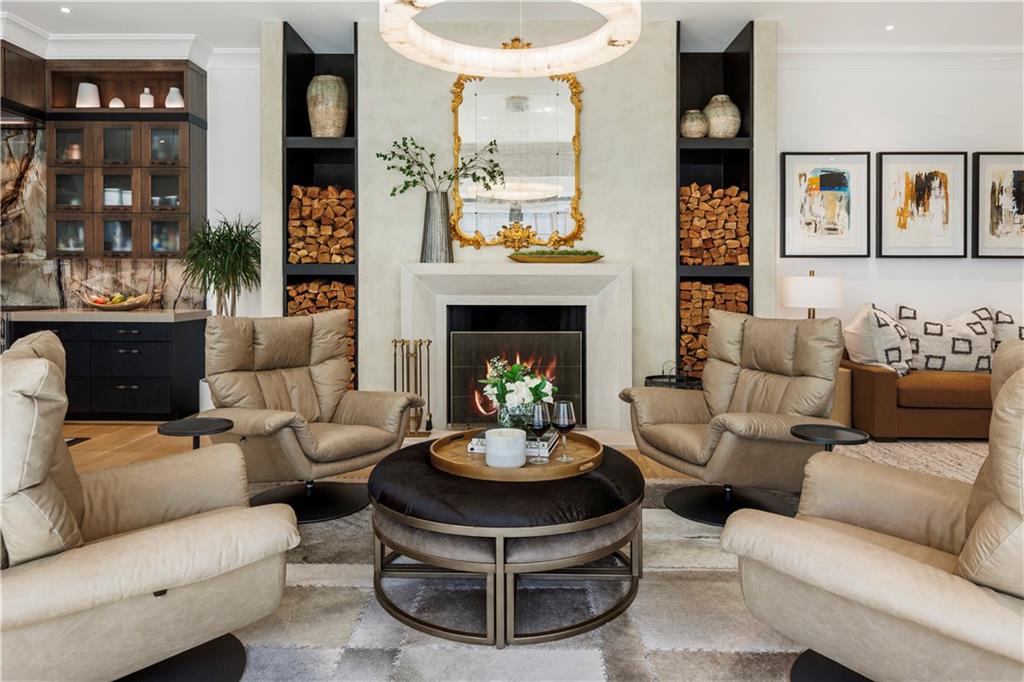 211 N Esplanade Alpharetta, GA 30009 211 N Esplanade Alpharetta, GA 30009