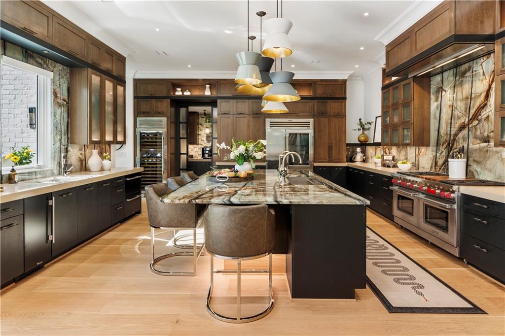 211 N Esplanade Alpharetta, GA 30009 211 N Esplanade Alpharetta, GA 30009