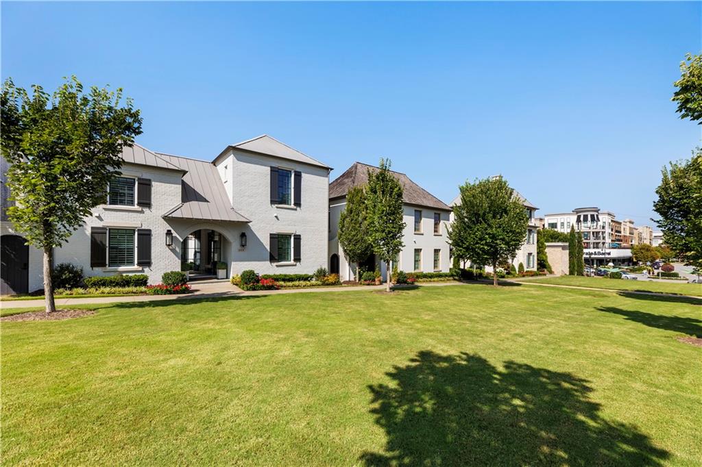211 N Esplanade Alpharetta, GA 30009 211 N Esplanade Alpharetta, GA 30009