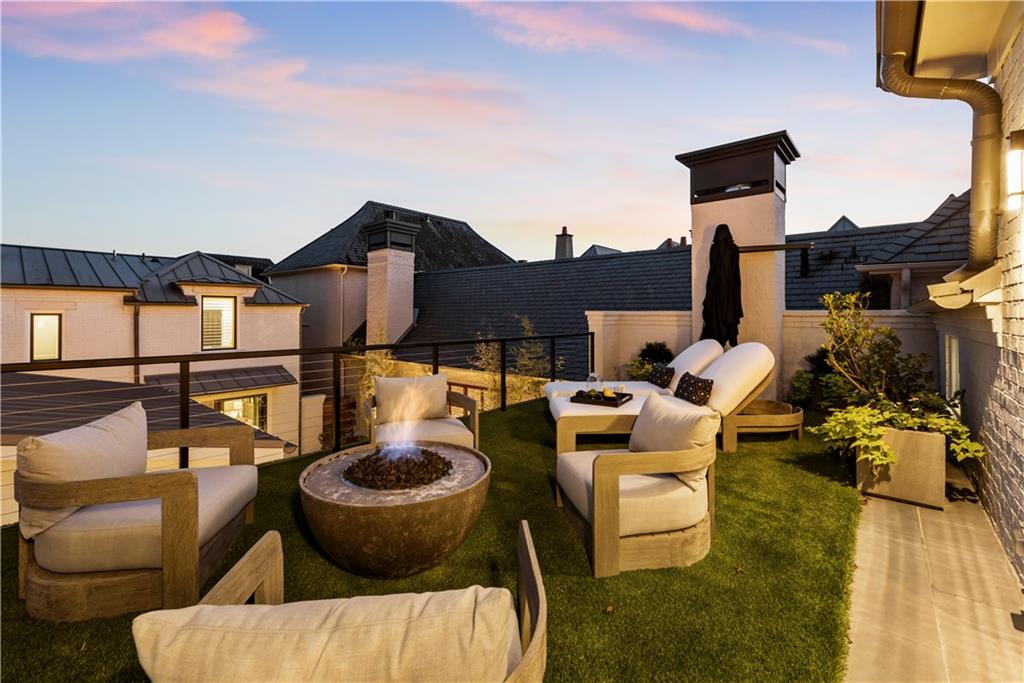 211 N Esplanade Alpharetta, GA 30009 211 N Esplanade Alpharetta, GA 30009