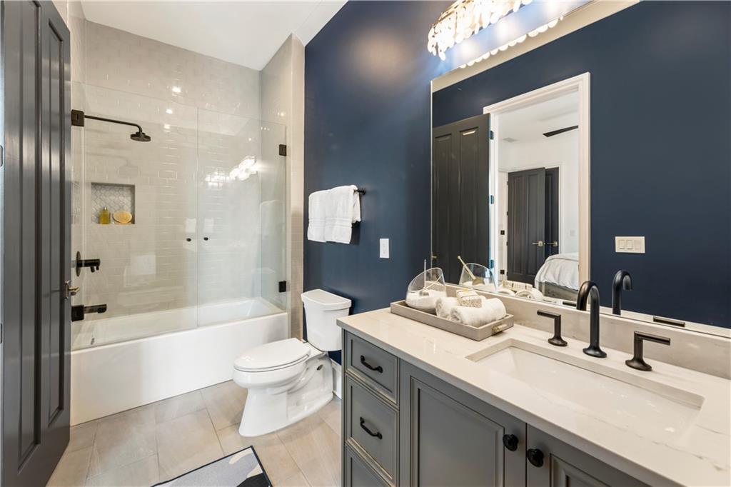 211 N Esplanade Alpharetta, GA 30009 211 N Esplanade Alpharetta, GA 30009