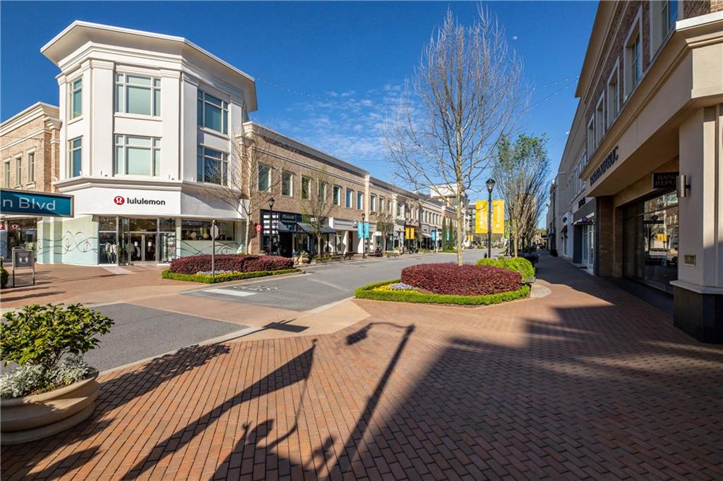 211 N Esplanade Alpharetta, GA 30009 211 N Esplanade Alpharetta, GA 30009