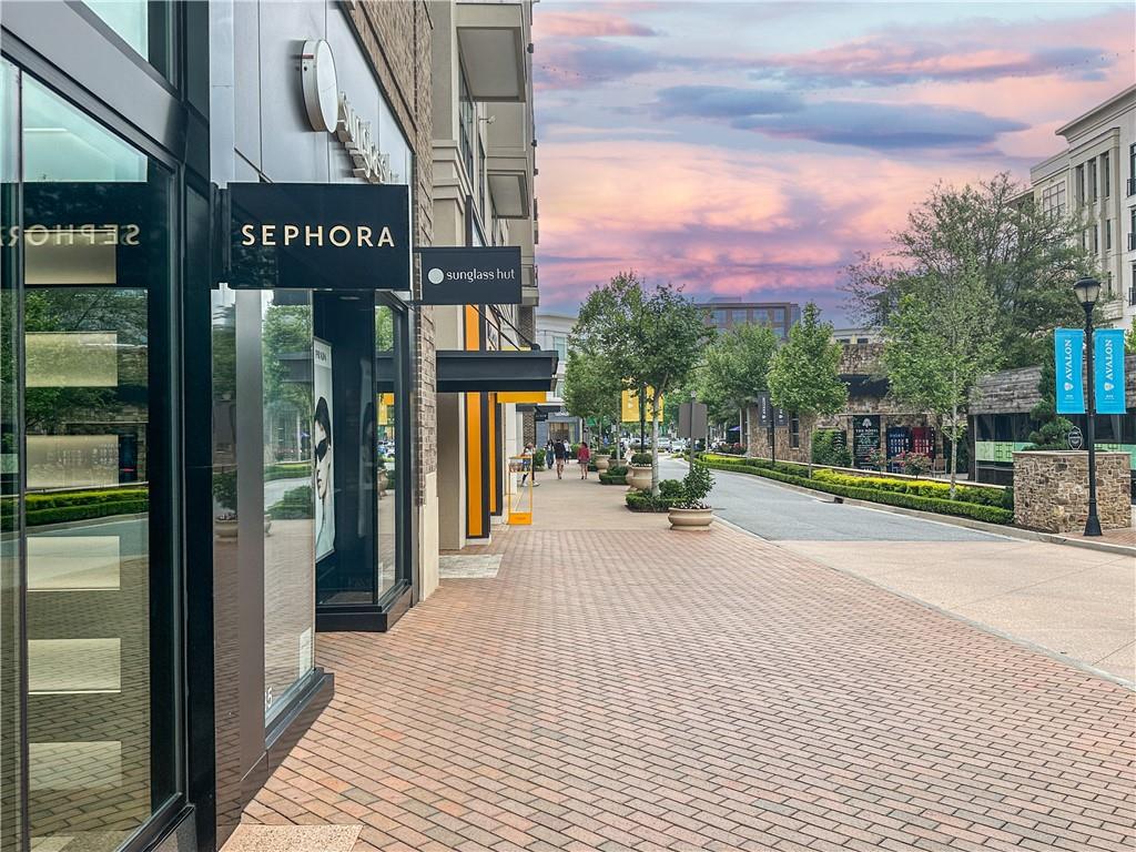 211 N Esplanade Alpharetta, GA 30009 211 N Esplanade Alpharetta, GA 30009