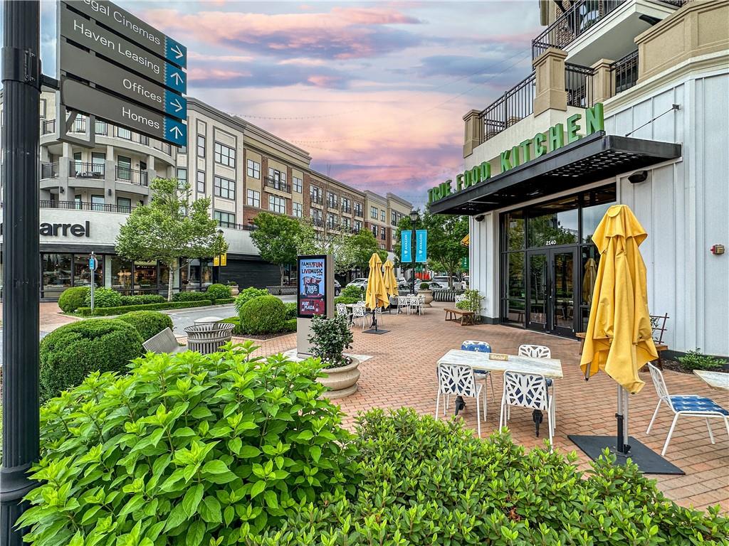 211 N Esplanade Alpharetta, GA 30009 211 N Esplanade Alpharetta, GA 30009