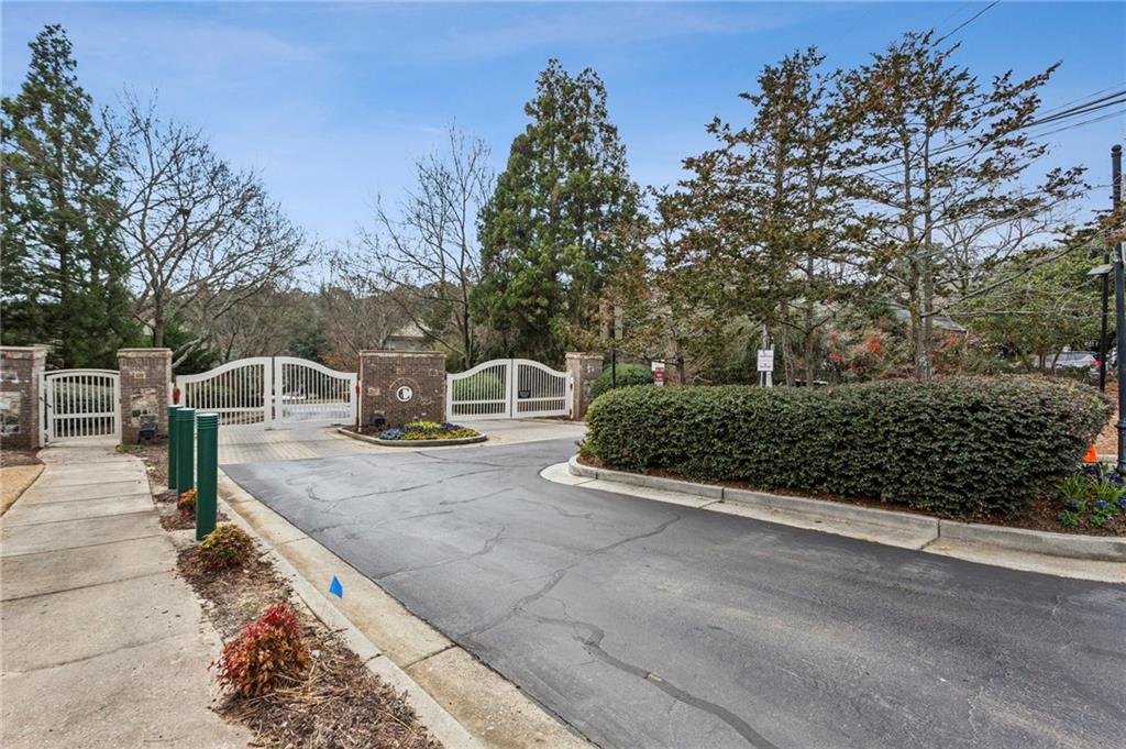 1972 Cobblestone Cir Atlanta, GA 30319