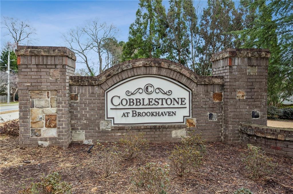 1972 Cobblestone Cir Atlanta, GA 30319