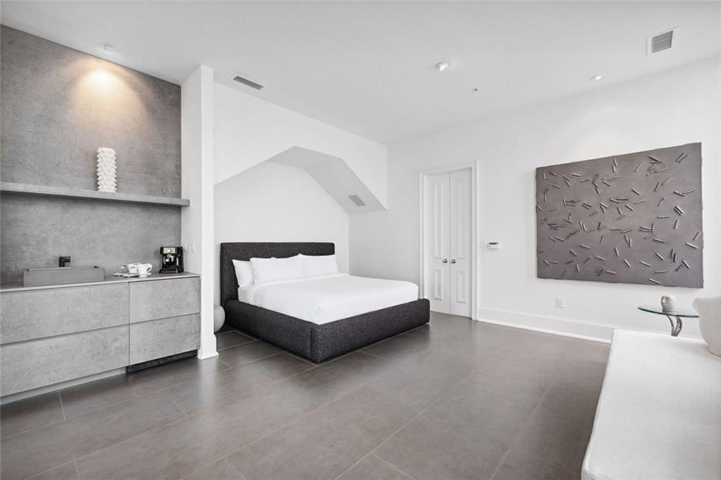 2828 Peachtree Rd #P 3300 Atlanta, GA 30305