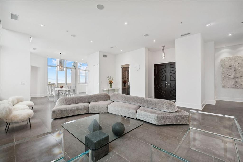 2828 Peachtree Rd #P 3300 Atlanta, GA 30305