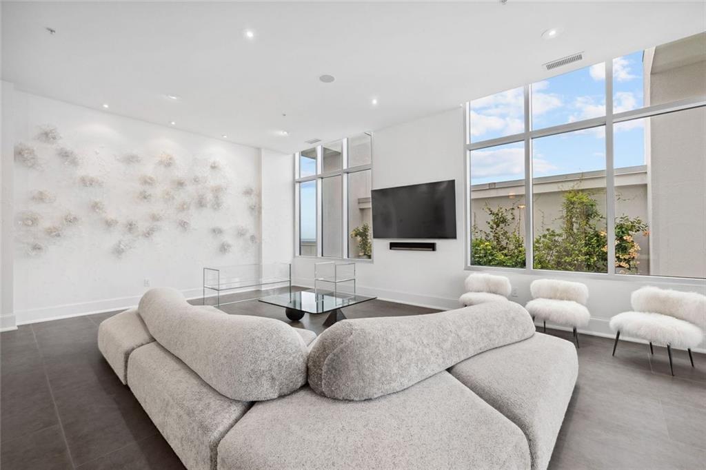 2828 Peachtree Rd #P 3300 Atlanta, GA 30305