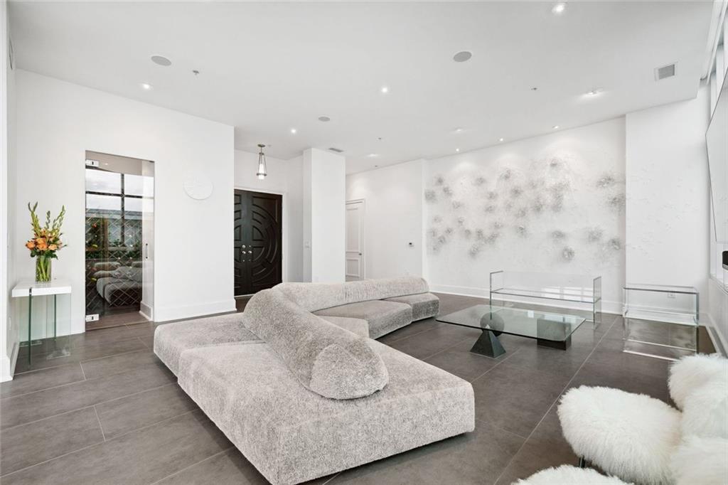 2828 Peachtree Rd #P 3300 Atlanta, GA 30305