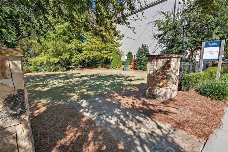 1956 Skyfall Cir Atlanta, GA 30319