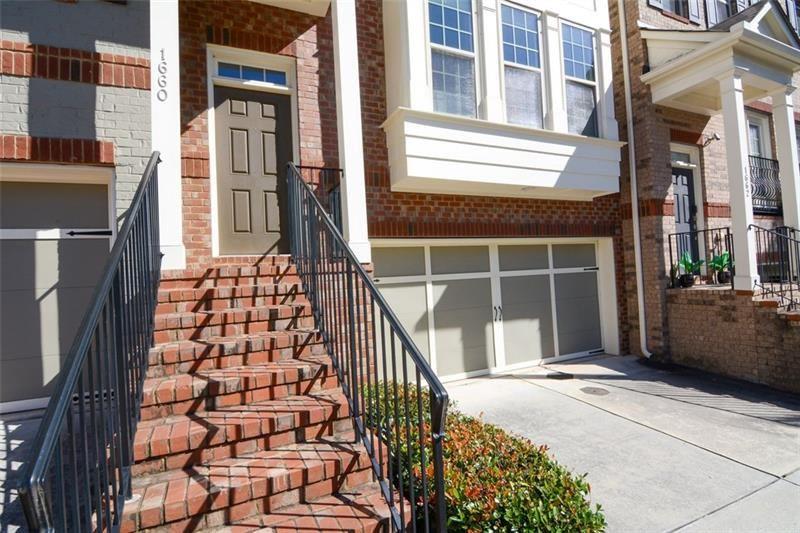 1660 Woodbridge Ln Atlanta, GA 30329