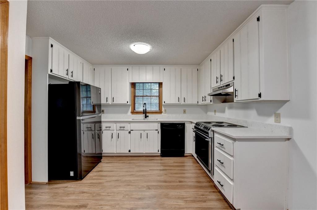 214 Vly Brk Dr Woodstock, GA 30188