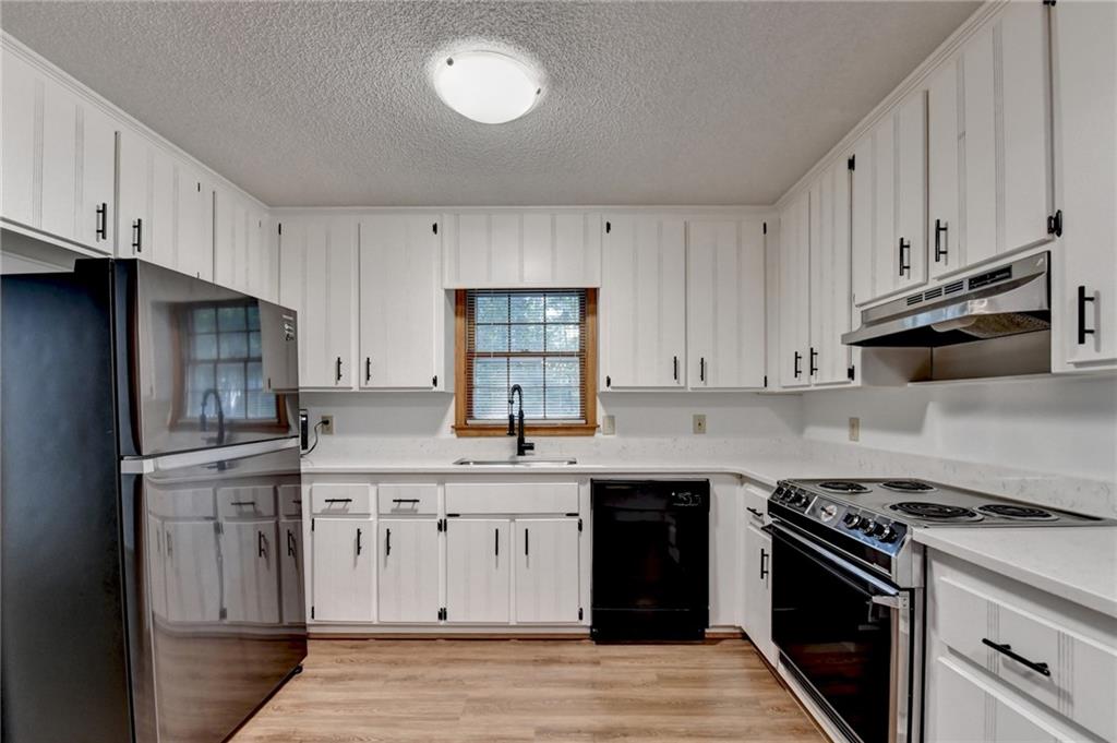 214 Vly Brk Dr Woodstock, GA 30188