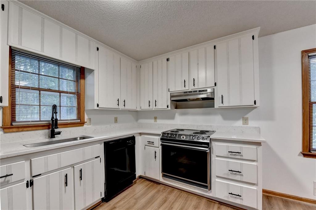 214 Vly Brk Dr Woodstock, GA 30188