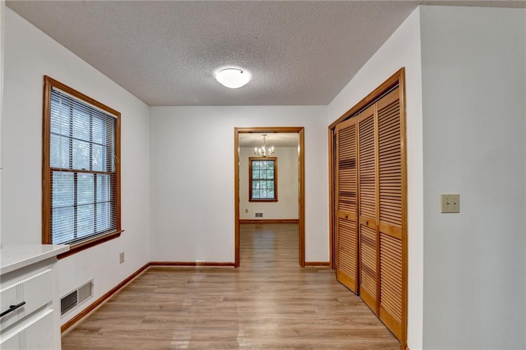 214 Vly Brk Dr Woodstock, GA 30188