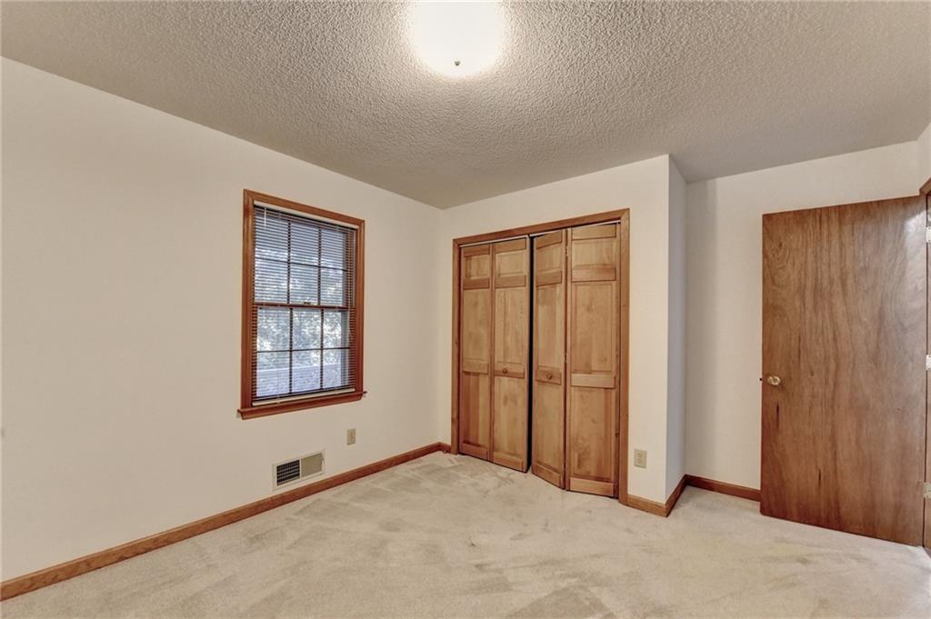 214 Vly Brk Dr Woodstock, GA 30188