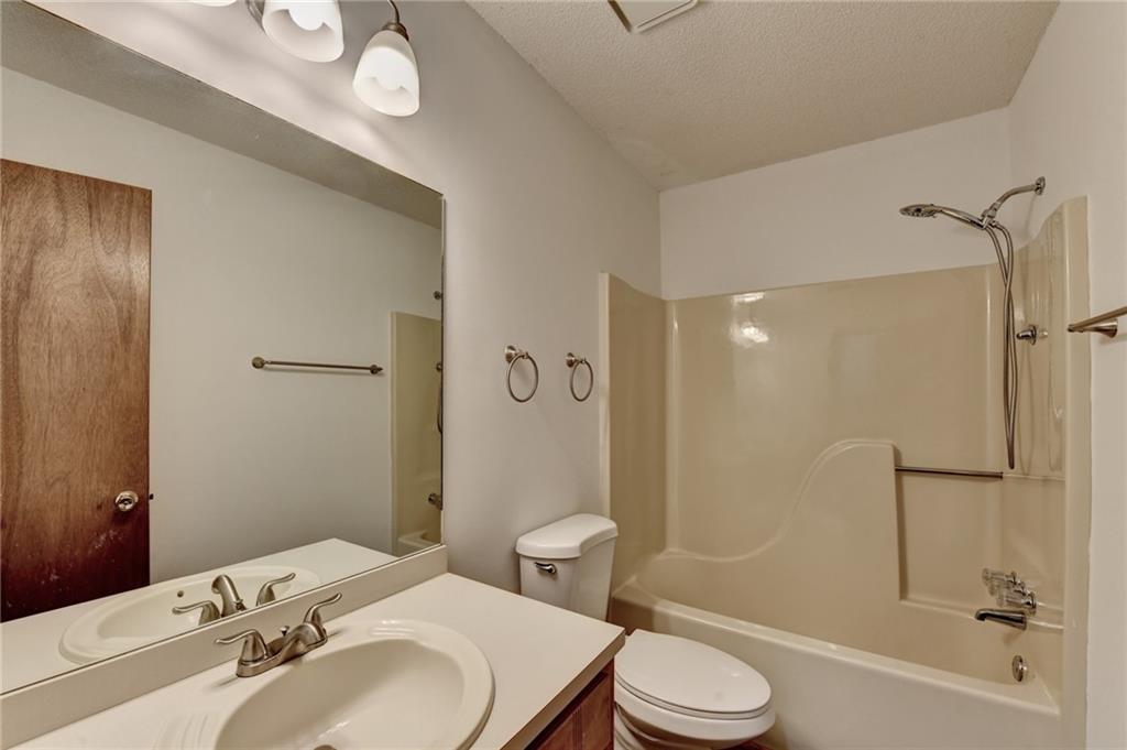 214 Vly Brk Dr Woodstock, GA 30188