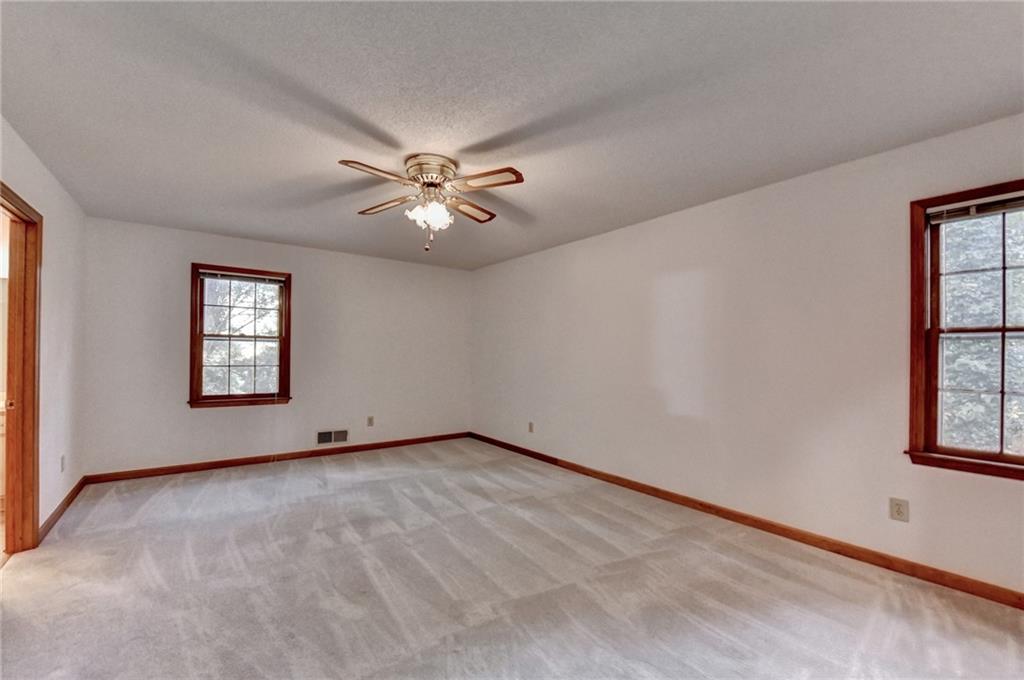 214 Vly Brk Dr Woodstock, GA 30188