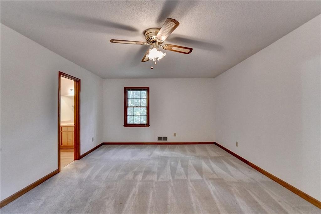 214 Vly Brk Dr Woodstock, GA 30188