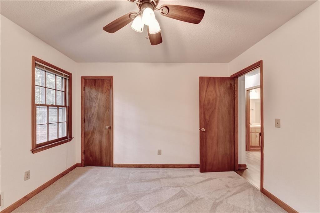 214 Vly Brk Dr Woodstock, GA 30188