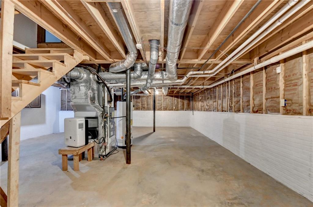 214 Vly Brk Dr Woodstock, GA 30188