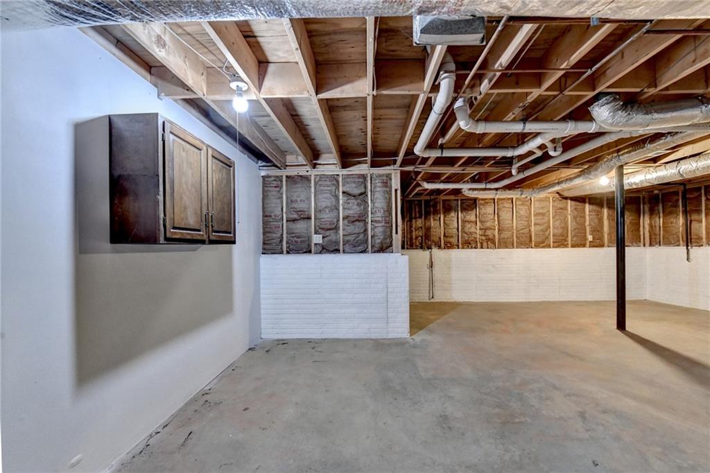 214 Vly Brk Dr Woodstock, GA 30188