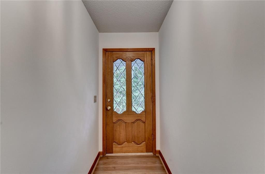 214 Vly Brk Dr Woodstock, GA 30188