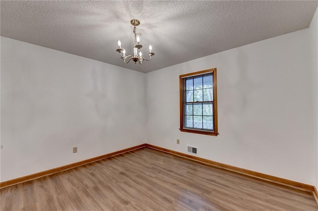 214 Vly Brk Dr Woodstock, GA 30188