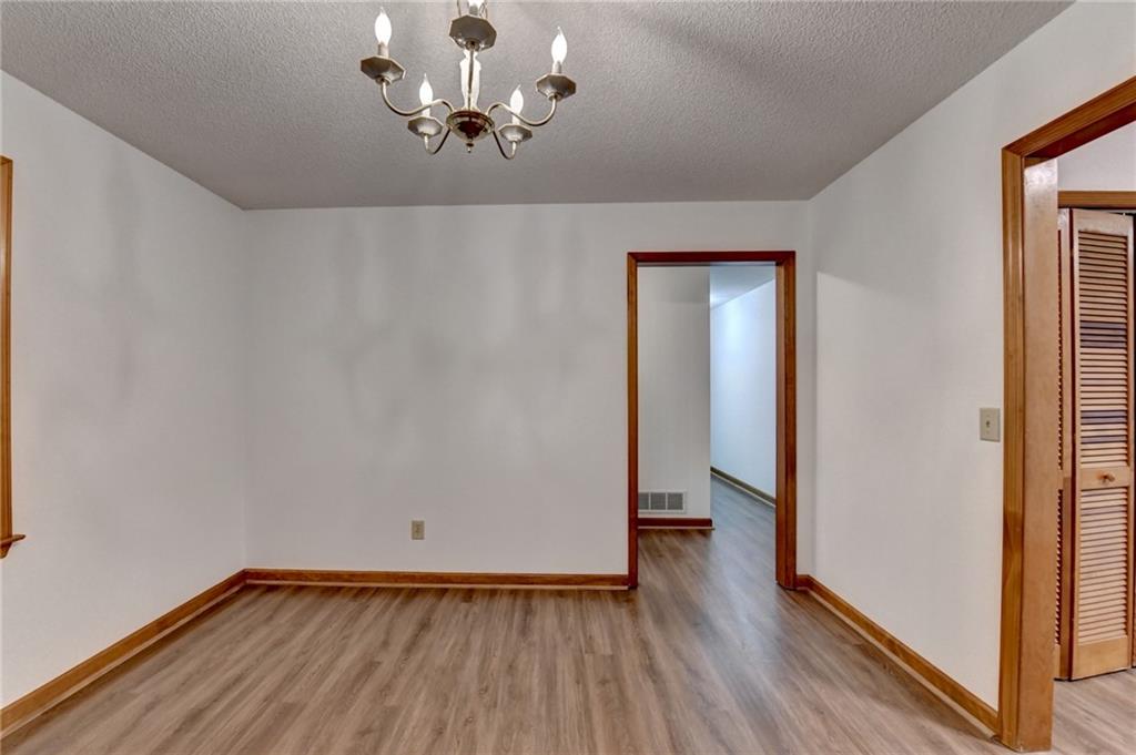 214 Vly Brk Dr Woodstock, GA 30188