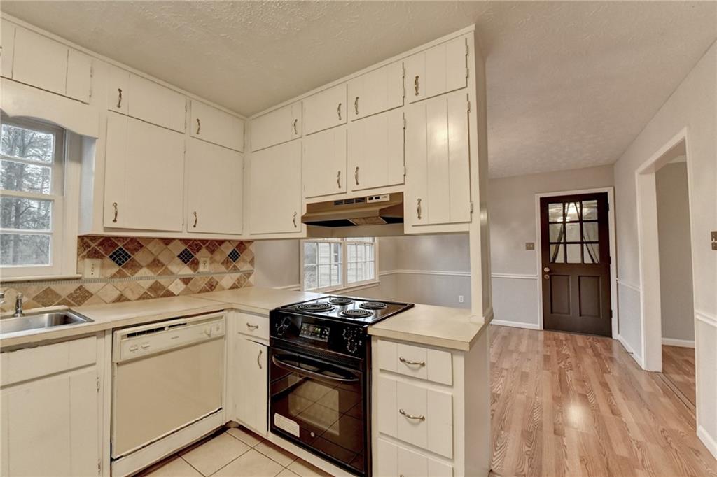 493 Tracy Ct Lawrenceville, GA 30046