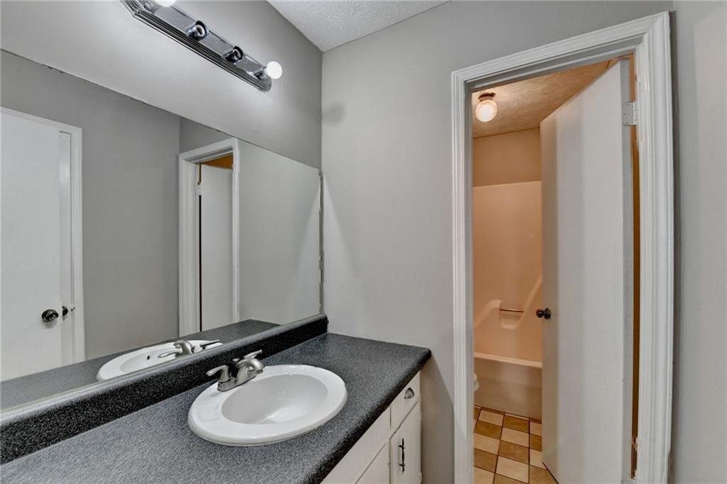 493 Tracy Ct Lawrenceville, GA 30046