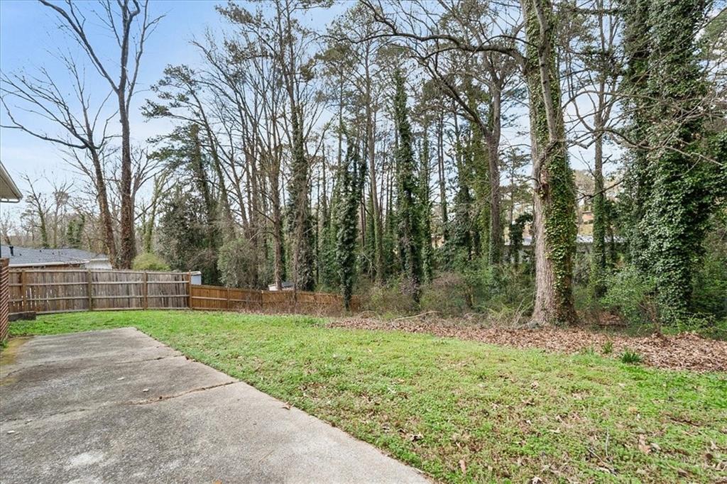 2763 Baker Rdg Dr Atlanta, GA 30318