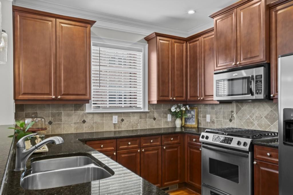 3724 Ashford Crk Ln Brookhaven, GA 30319