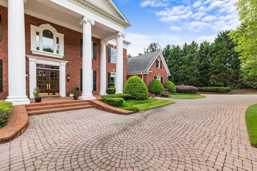 1075 Carnoustie Ln Alpharetta, GA 30005 1075 Carnoustie Ln Alpharetta, GA 30005