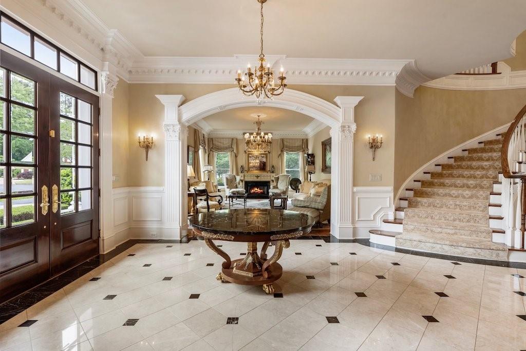 1075 Carnoustie Ln Alpharetta, GA 30005 1075 Carnoustie Ln Alpharetta, GA 30005