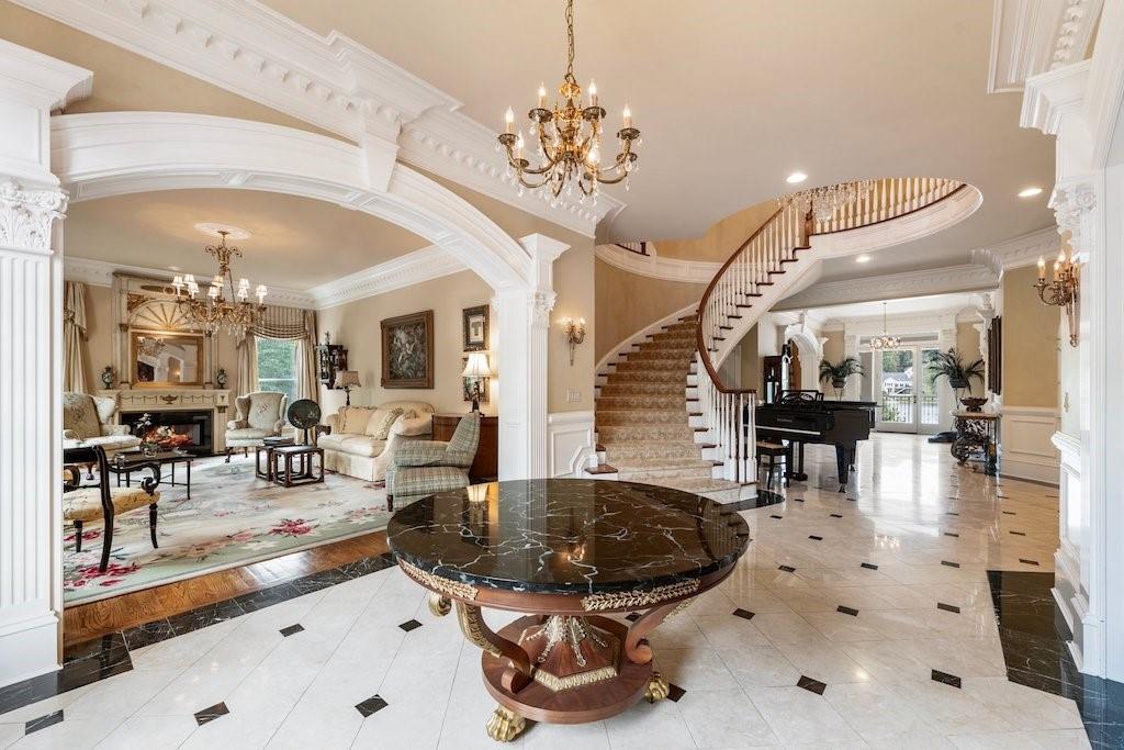 1075 Carnoustie Ln Alpharetta, GA 30005 1075 Carnoustie Ln Alpharetta, GA 30005