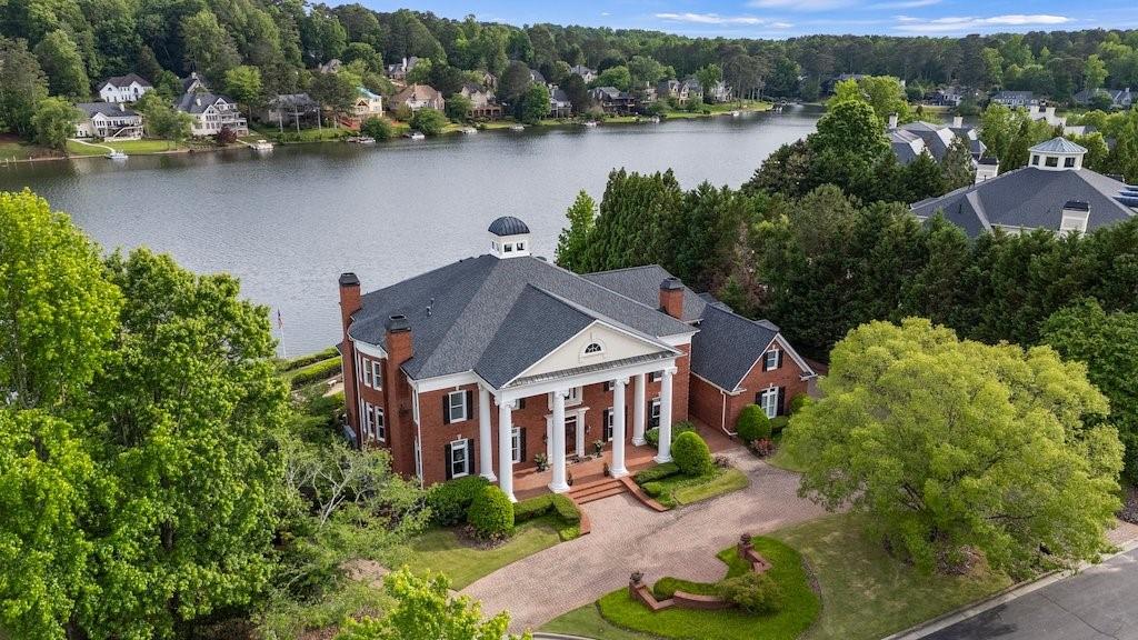 1075 Carnoustie Ln Alpharetta, GA 30005 1075 Carnoustie Ln Alpharetta, GA 30005