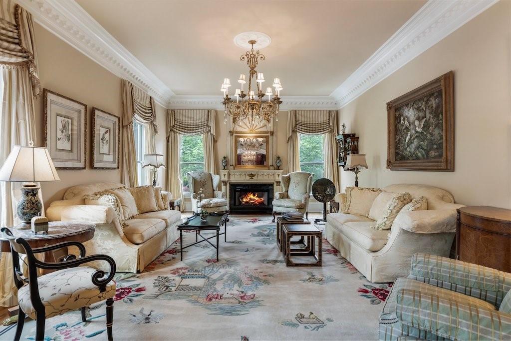 1075 Carnoustie Ln Alpharetta, GA 30005 1075 Carnoustie Ln Alpharetta, GA 30005