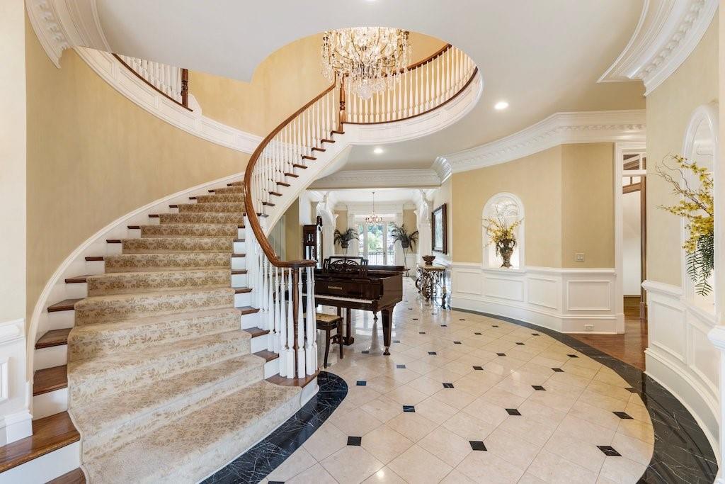 1075 Carnoustie Ln Alpharetta, GA 30005 1075 Carnoustie Ln Alpharetta, GA 30005