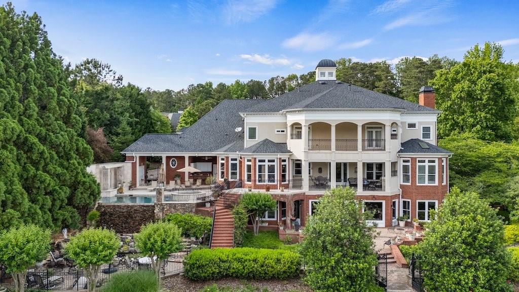 1075 Carnoustie Ln Alpharetta, GA 30005 1075 Carnoustie Ln Alpharetta, GA 30005