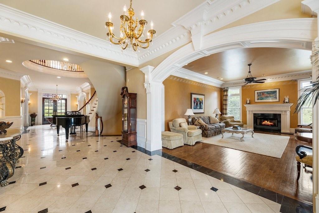 1075 Carnoustie Ln Alpharetta, GA 30005 1075 Carnoustie Ln Alpharetta, GA 30005